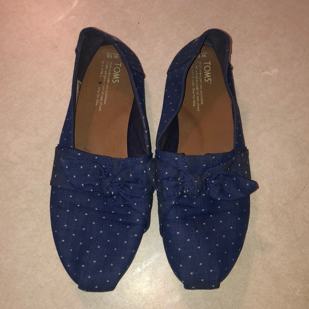 TOMS Limited Edition Blue & White Polka Dot w/ Bow